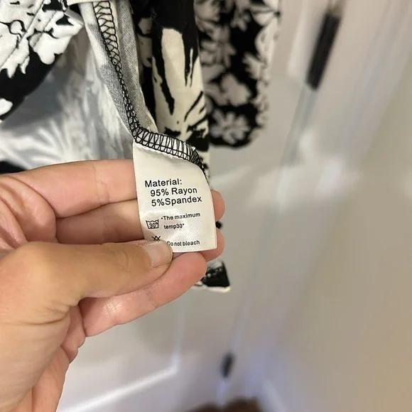 NWOT Cathy black and white floral top! - Picture 3 of 3